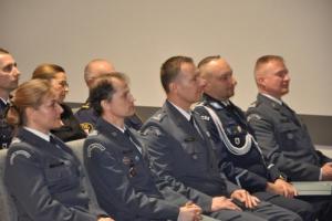 Funkcjonariusze oraz zaproszeni Goście podczas konferencji.
